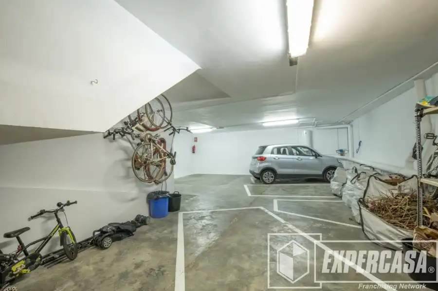 Aparcament de Casa o xalet en venda en Alaquàs amb Aire condicionat, Terrassa i Piscina
