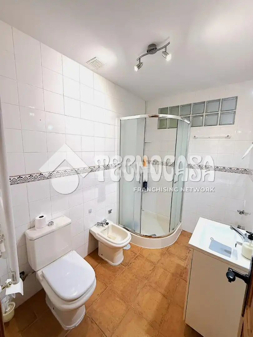 Baño de Finca rústica en venta en Huete con Calefacción, Jardín privado y Terraza
