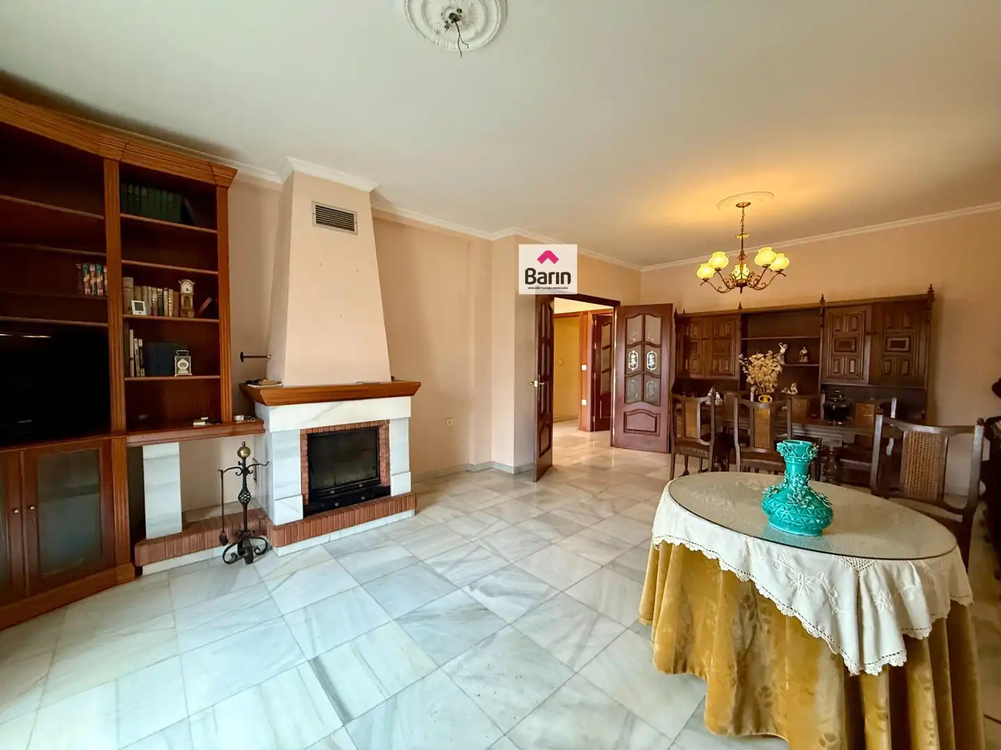 Sala d'estar de Casa o xalet en venda en Córdoba amb Jardí privat, Terrassa i Traster