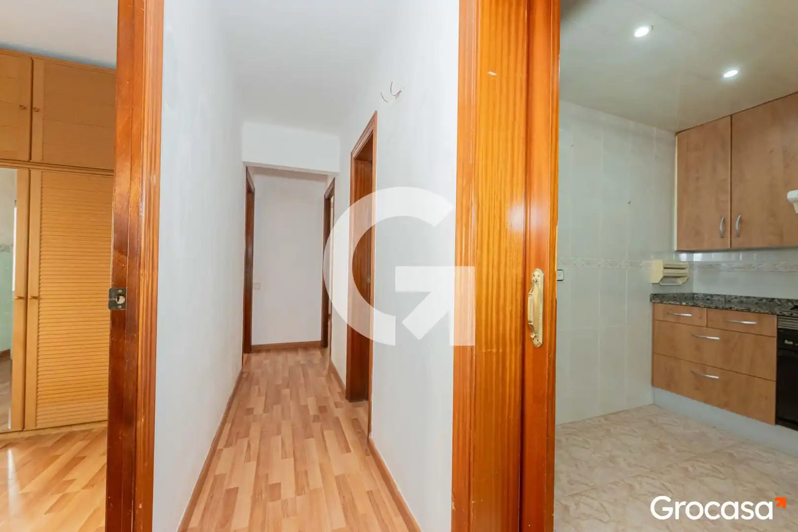 Flat for sale in Cornellà de Llobregat  with Oven