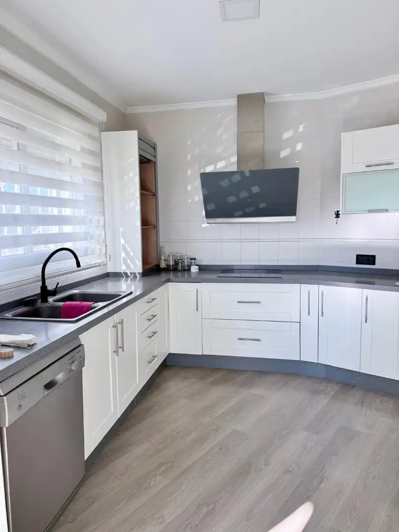 Casa bifamiliare con terrazza in vendita a Carrer Corts Valencianes, imagen 5
