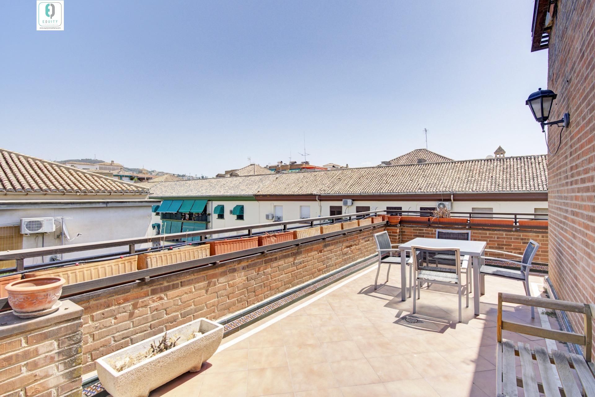 Terrassa de Pis en venda en  Granada Capital amb Aire condicionat, Calefacció i Terrassa