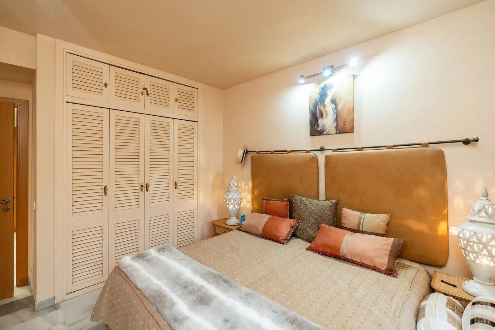 Dormitori de Apartament en venda en Estepona amb Terrassa, Traster i Moblat