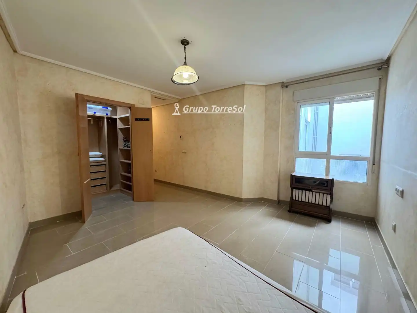 Habitación de Piso en venta en Elche / Elx con Aire acondicionado, Calefacción y Terraza