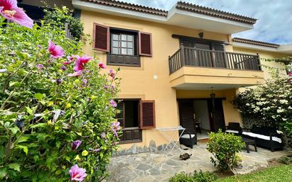 Außenansicht von Einfamilien-Reihenhaus zum verkauf in Puerto de la Cruz mit Terrasse