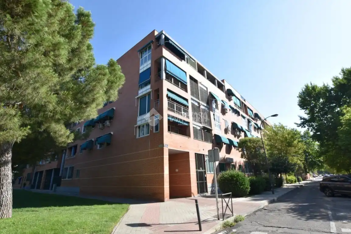Vista exterior de Garatge en venda en Getafe