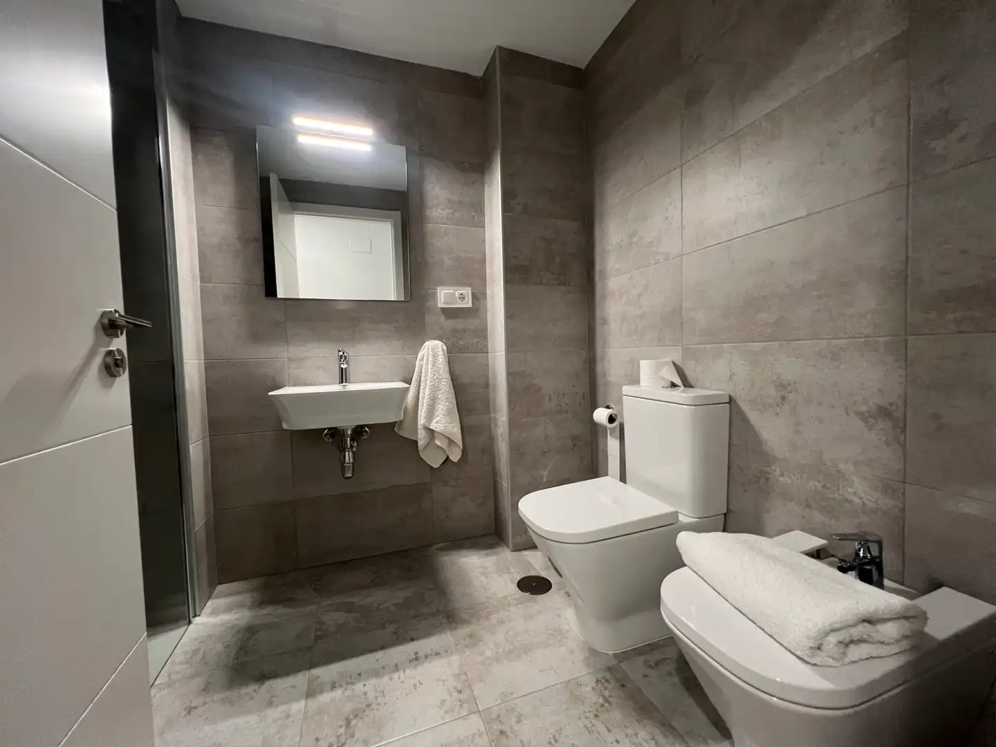 Baño de Piso de alquiler en Siero con Calefacción, Parquet y Terraza