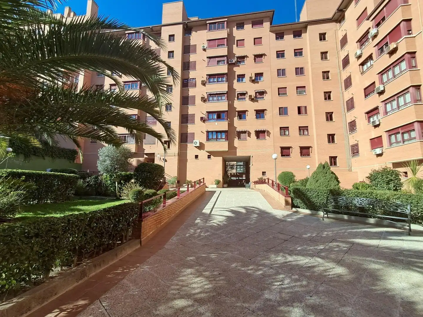 Vista exterior de Piso en venta en Madrid con Aire acondicionado, Calefacción y Jardín privado