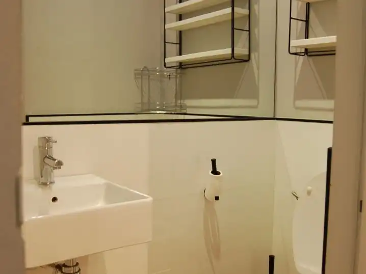 Bathroom of Office for rent in Madrid  with Air Conditioner and Heating