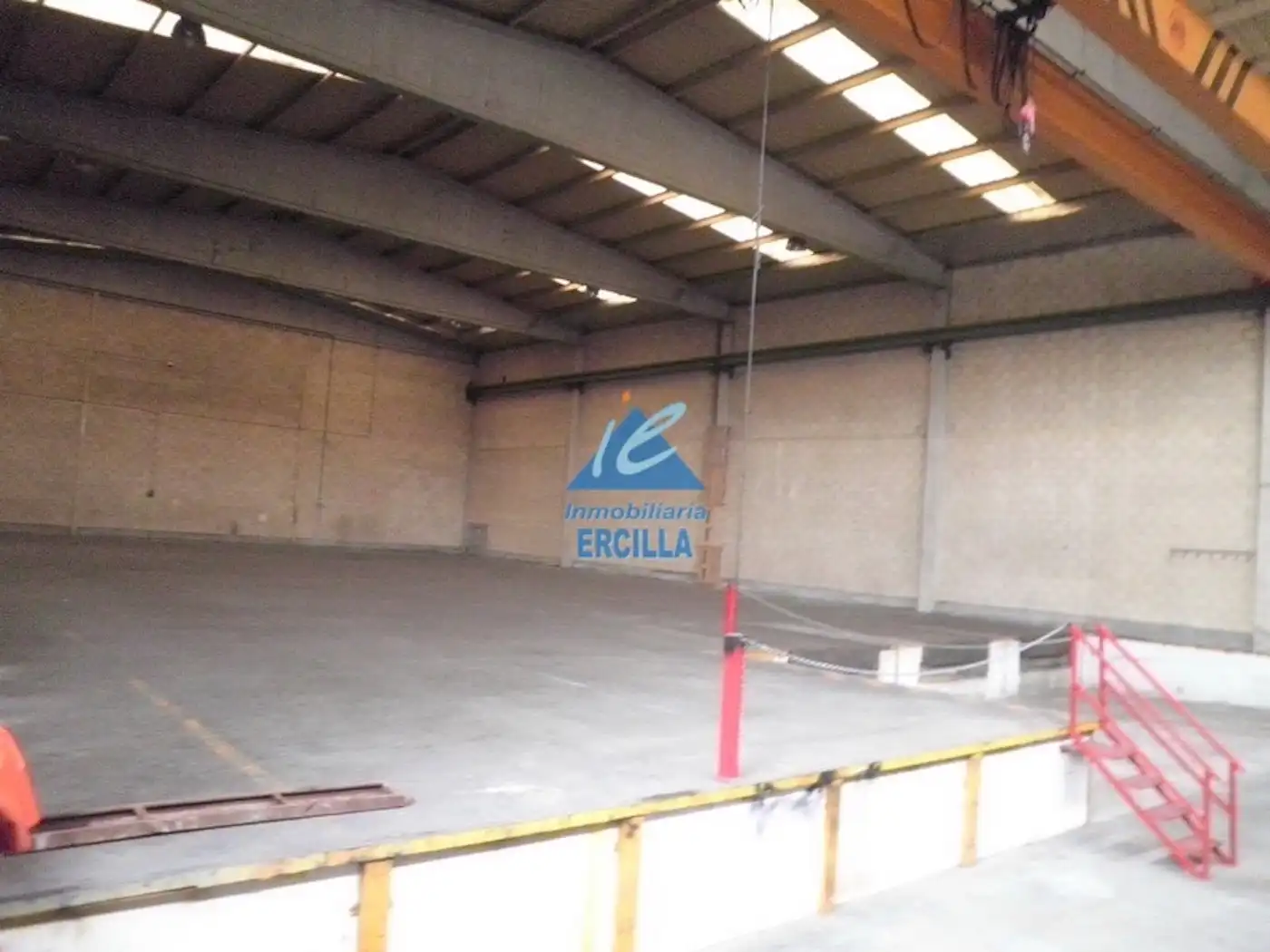 Parkplatz von Fabrikhallen zur Miete in Zamudio