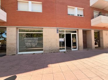 Local comercial de lloguer a Calle sant antoni abat 5