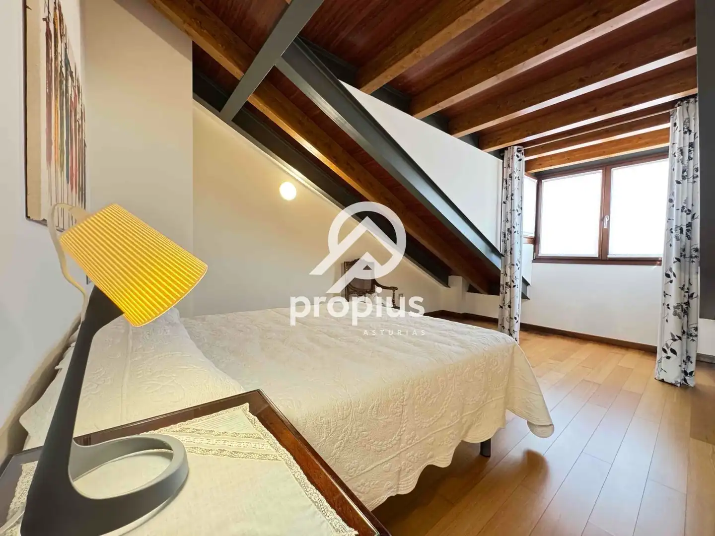 Schlafzimmer von Einfamilien-Reihenhaus zum Verkauf in Llanes mit Heizung und Möbliert