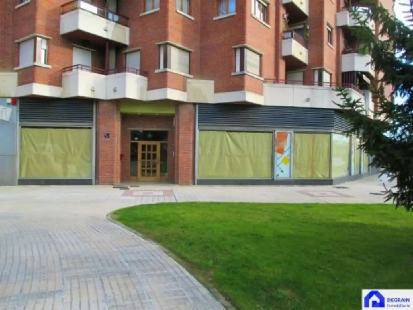 Vista exterior de Local de lloguer en Oviedo 