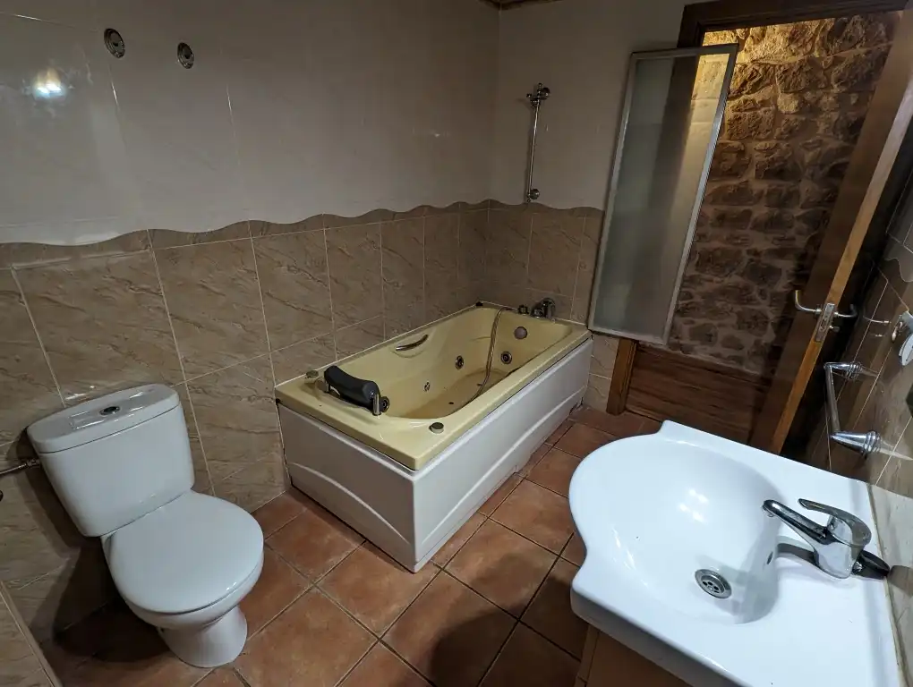 Bathroom of Houses for sale in Cretas  with Terrace, Storage room and Balcony