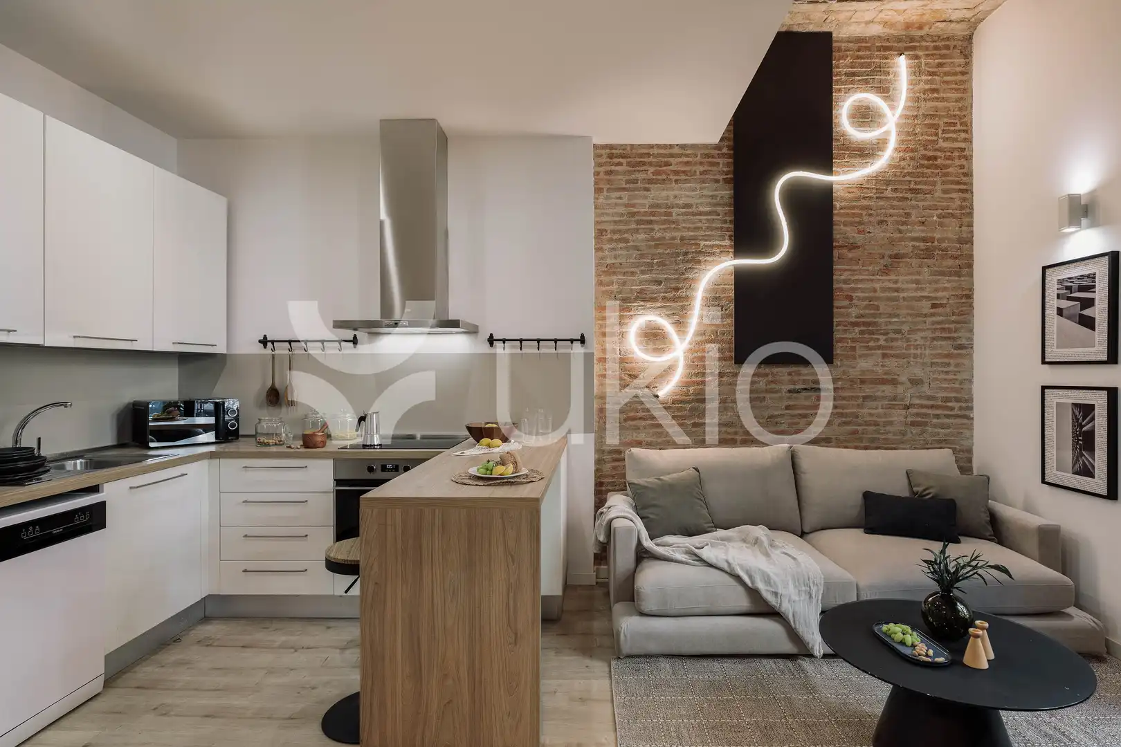 Cuina de Apartament de lloguer en Barcelona amb Aire condicionat, Calefacció i Moblat