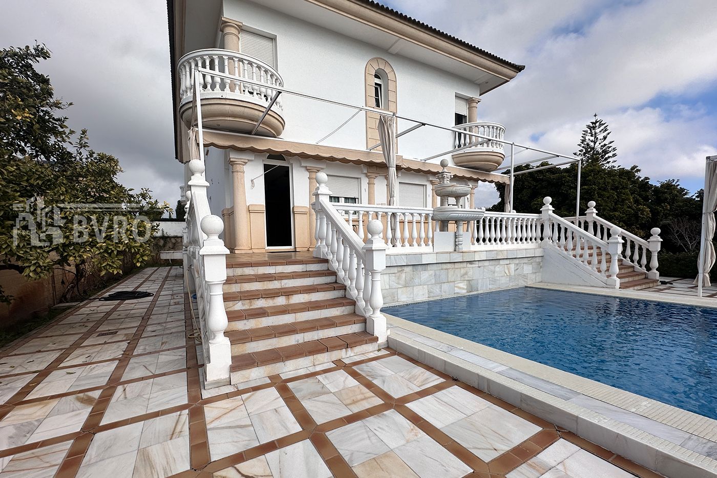 Vista exterior de Casa o xalet en venda en  Córdoba Capital amb Aire condicionat, Jardí privat i Terrassa