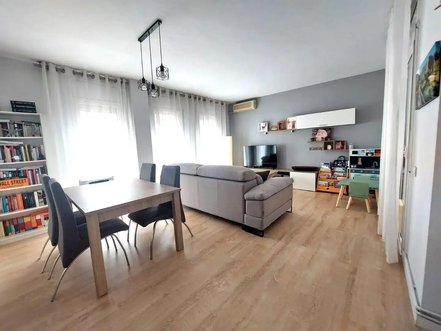 Sala de estar de Piso en venta en Olesa de Montserrat con Aire acondicionado y Calefacción
