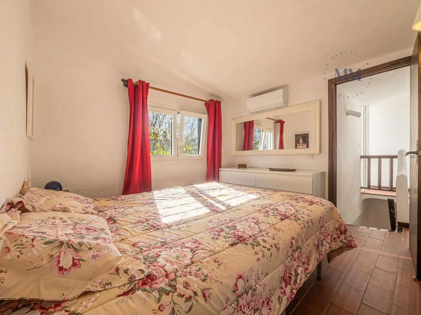 Schlafzimmer von Maisonette zum Verkauf in Es Castell mit Klimaanlage, Terrasse und Balkon