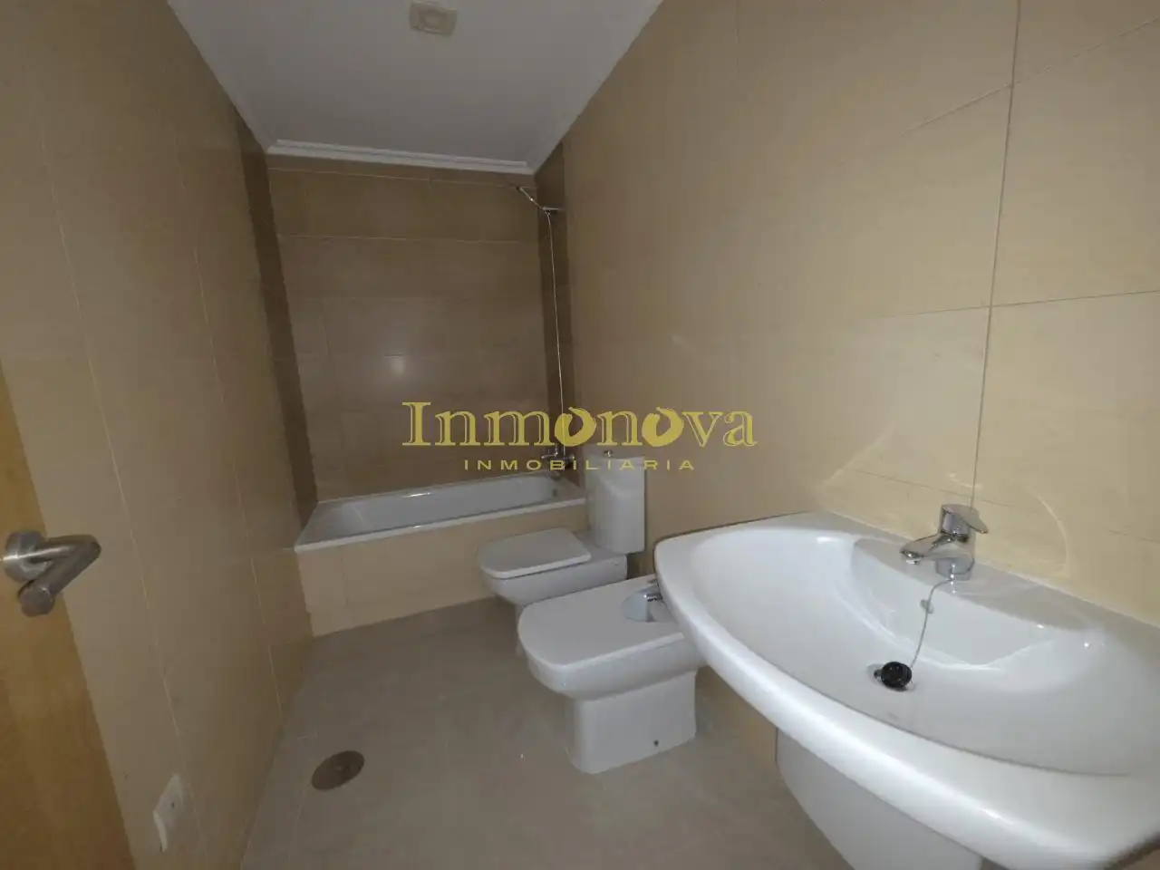Bathroom of Flat for sale in Ponteareas  with Heating and Storage room