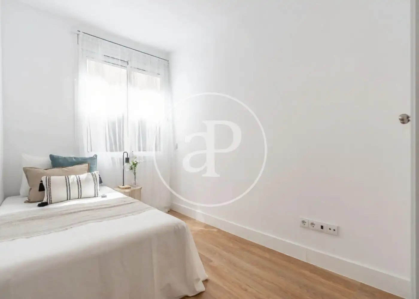Bedroom of Flat for sale in Madrid  with Air Conditioner, Heating and Balcony