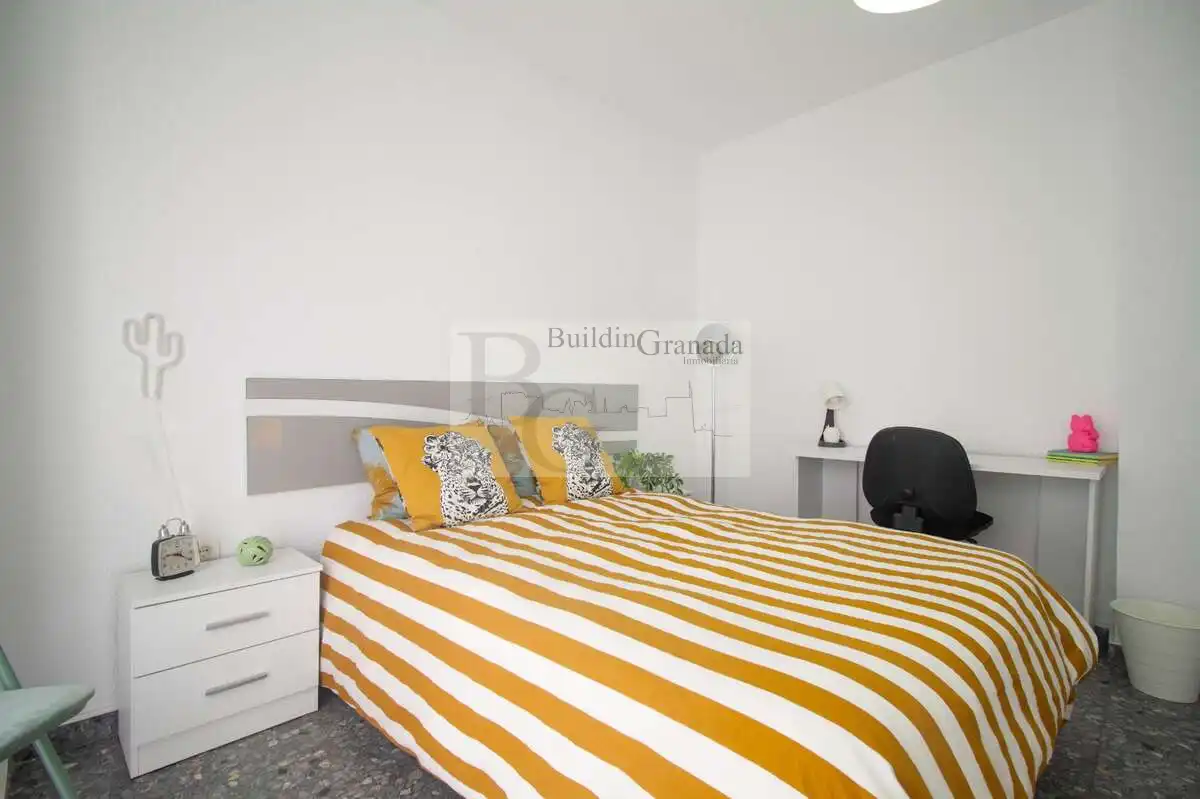 Habitación de Piso de alquiler en Granada con Calefacción, Terraza y Amueblado