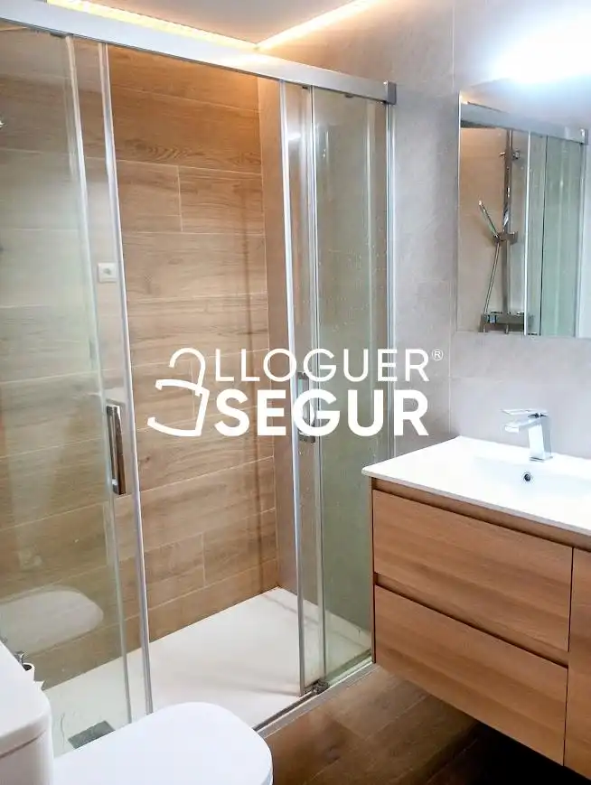 Baño de Piso de alquiler en Olesa de Montserrat con Aire acondicionado, Calefacción y Terraza