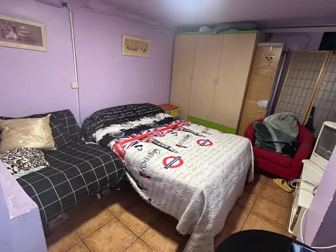 Habitación de Local en venta en Sabadell con Aire acondicionado, Calefacción y Amueblado