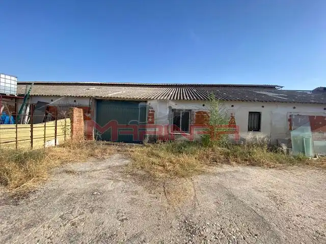 Vista exterior de Nave industrial en venta en Esquivias