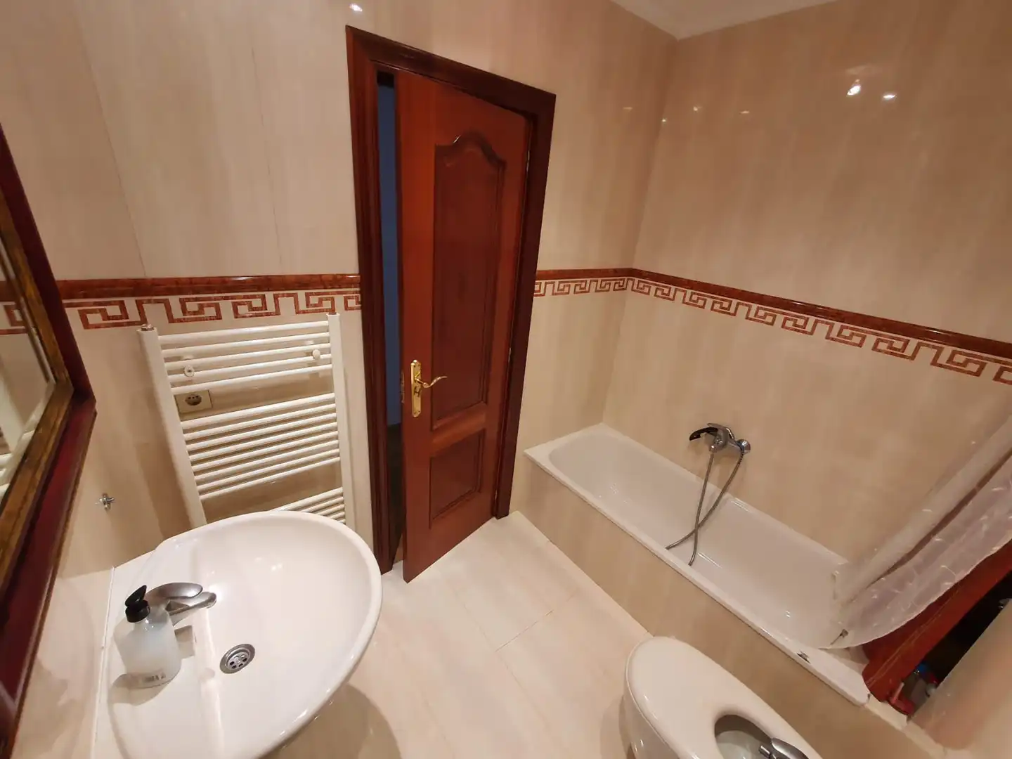 Badezimmer von Wohnung zum Verkauf in Palencia mit Heizung, Parkett und Abstellraum