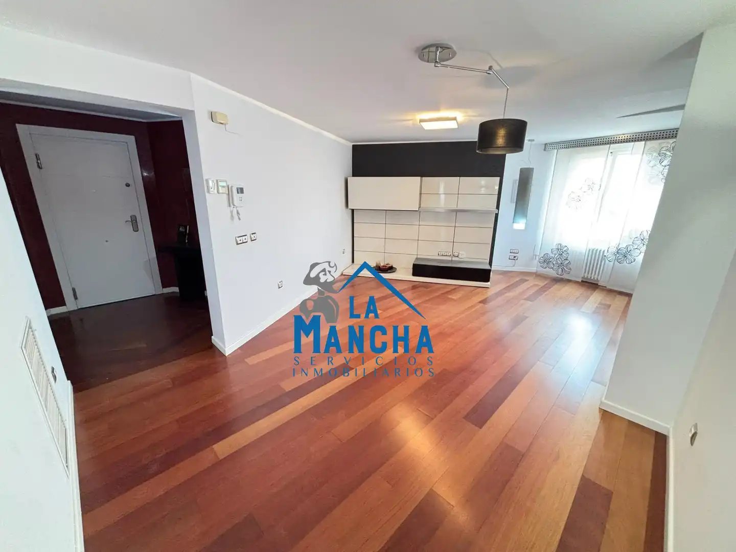 Vista exterior de Piso en venta en Carretas - Pajarita