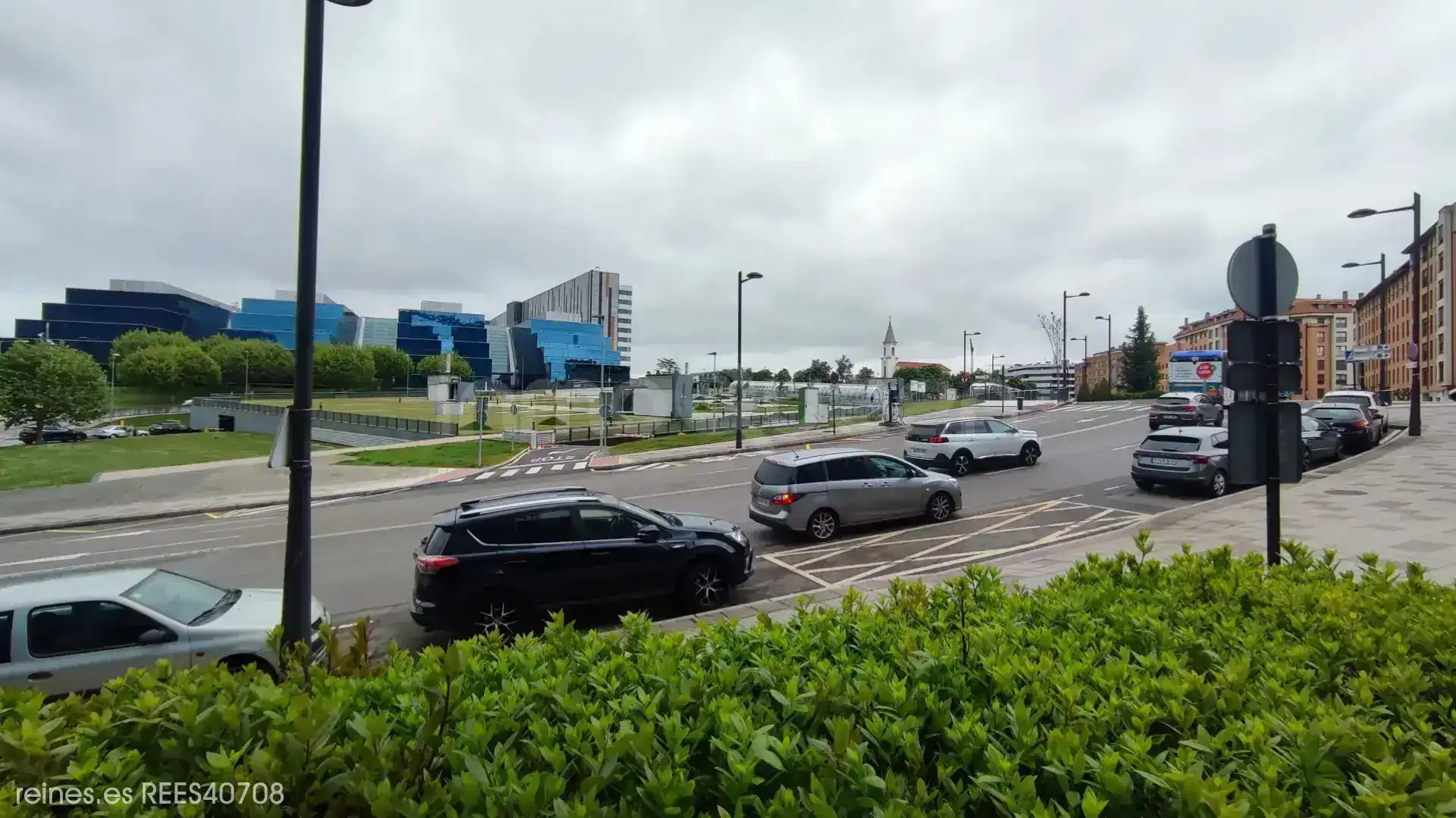 Vista exterior de Pis en venda en Oviedo  amb Calefacció