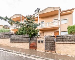 Vista exterior de Casa o xalet en venda en Arenys de Mar amb Terrassa i Balcó