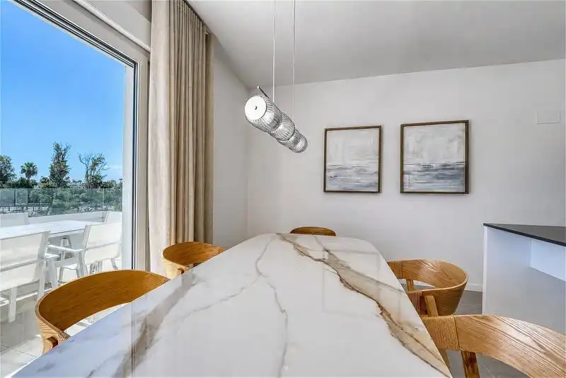 Comedor de Apartamento de alquiler en Estepona con Aire acondicionado, Calefacción y Terraza