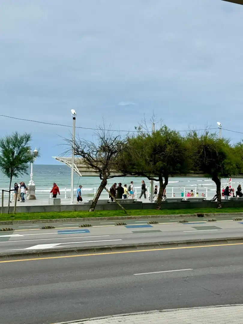 Vista exterior de Pis en venda en Gijón  amb Calefacció