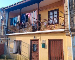 Exterior view of Single-family semi-detached for sale in Santa María de Cayón  with Private garden and Balcony