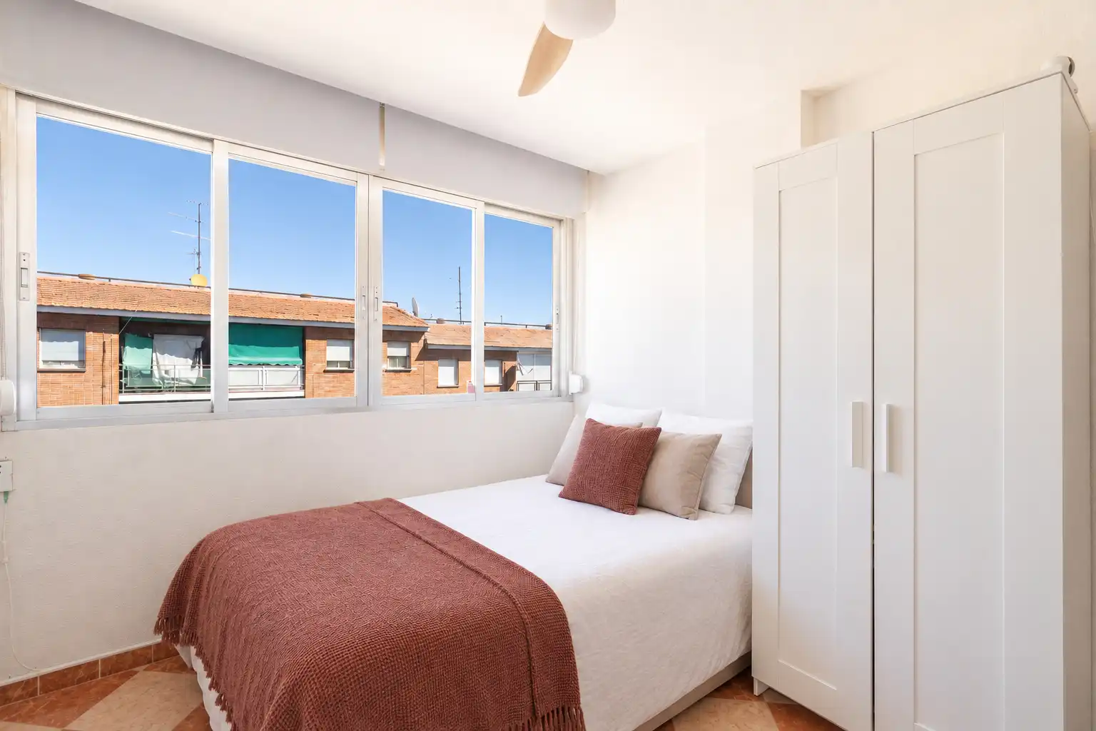 Bedroom of Flat for share in Universidad