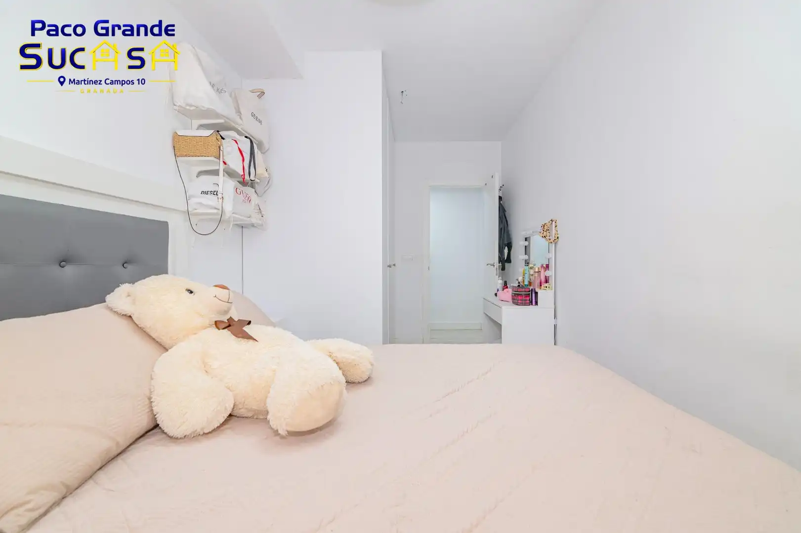 Schlafzimmer von Erdgeschoss zum Verkauf in La Zubia mit Klimaanlage, Heizung und Möbliert