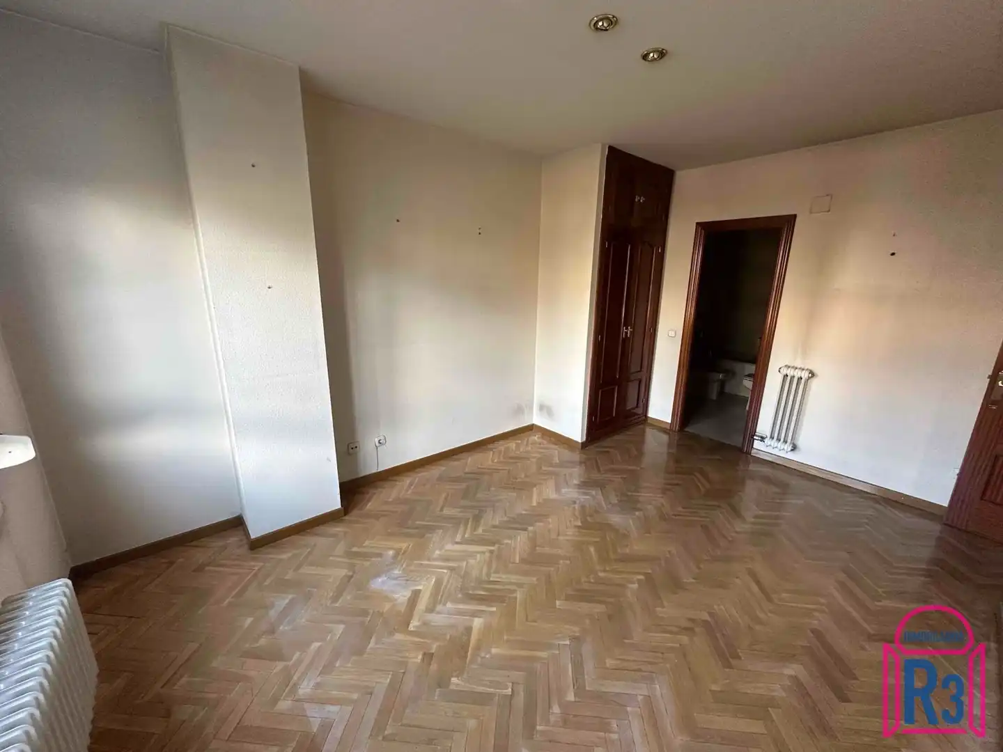 Habitación de Piso en venta en León Capital  con Calefacción, Terraza y Trastero