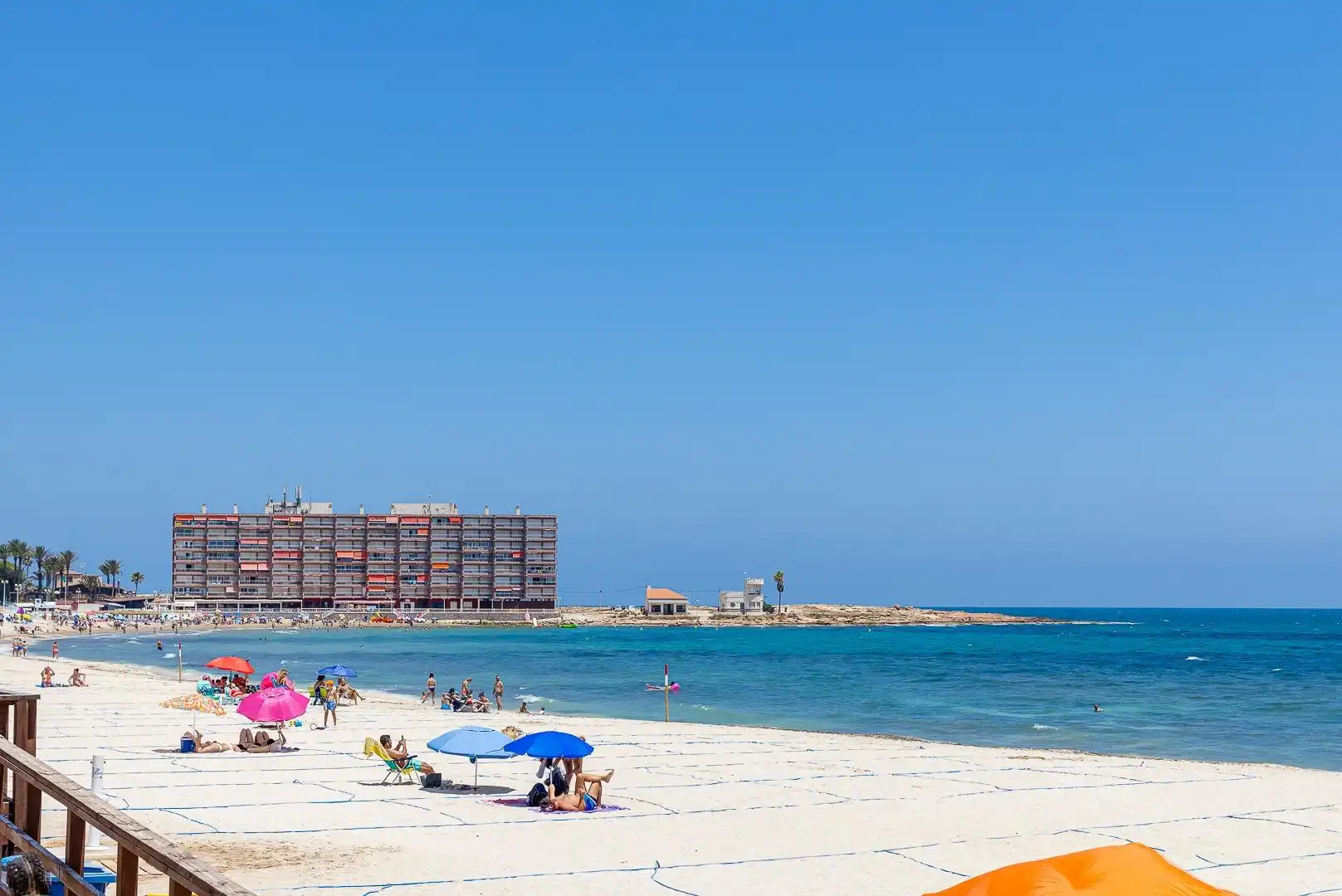 Vista exterior de Apartament en venda en Torrevieja amb Aire condicionat, Jardí privat i Terrassa