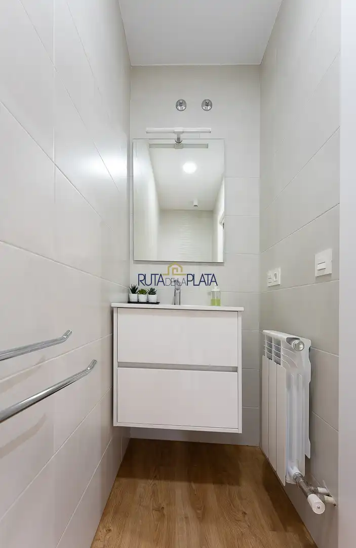 Bany de Casa o xalet en venda en Roales amb Calefacció, Jardí privat i Parquet