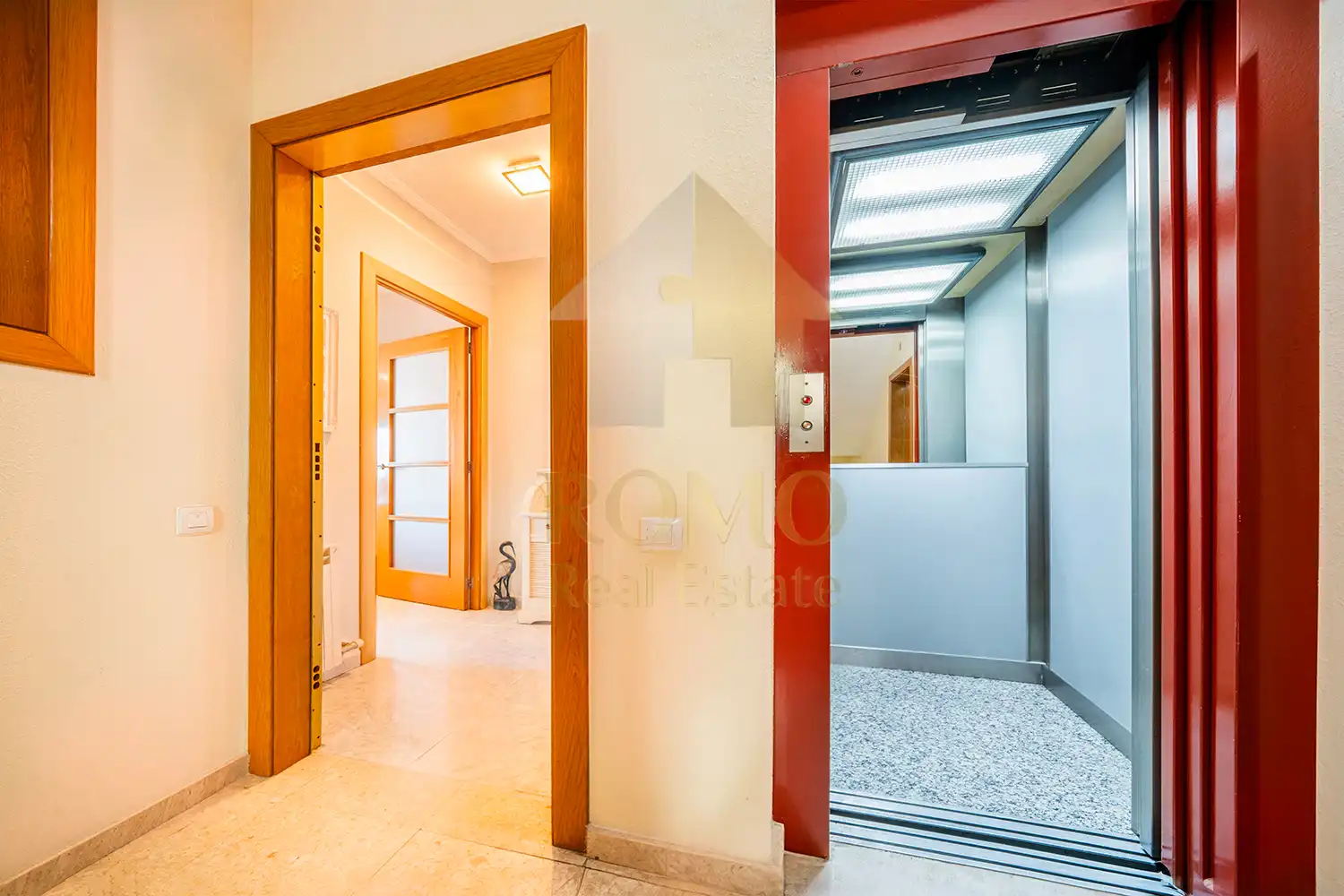 Flat with terrace for sale in Carrer de Ramoneda, imagen 4