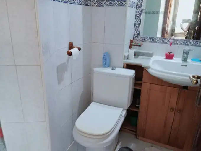 Badezimmer von Wohnung zum Verkauf in Santander mit Parkett, Möbliert und Waschmaschine