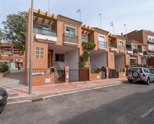 Exterior view of Single-family semi-detached for sale in  Almería Capital  with Air Conditioner and Terrace