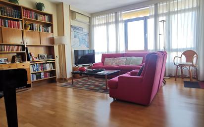 Living room of Flat for sale in L'Hospitalet de Llobregat  with Air Conditioner, Heating and Balcony