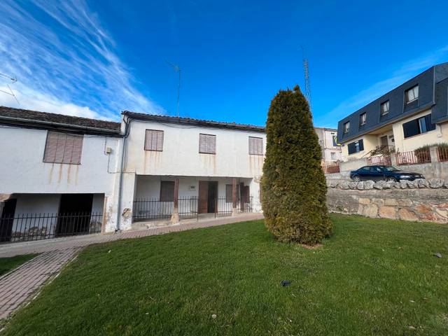 Casa-chalet en Venta en Calle Máximo González en Turégano