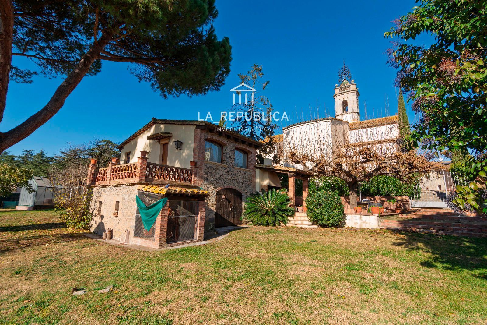 Vista exterior de Casa o xalet en venda en Sils amb Calefacció, Jardí privat i Terrassa