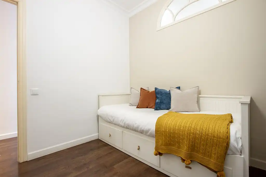 Bedroom of Apartments for sale in Barcelona  with Air Conditioner, Heating and Parquet flooring