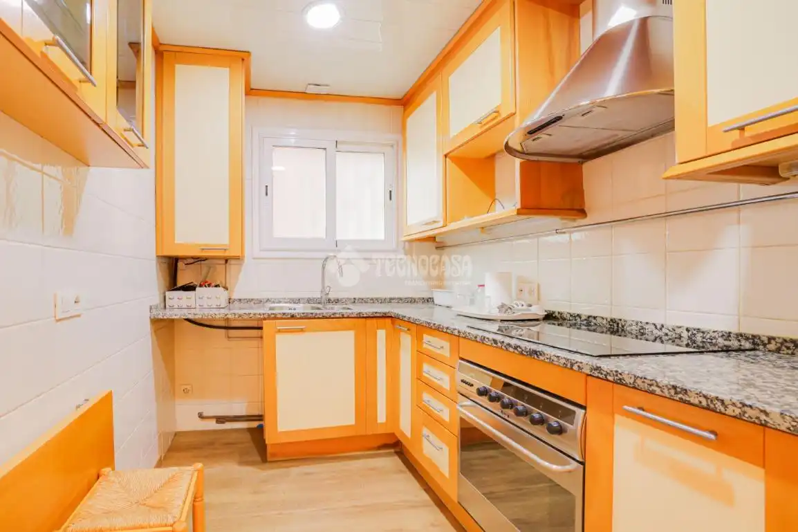 Cocina de Piso en venta en Barcelona con Calefacción y Balcón