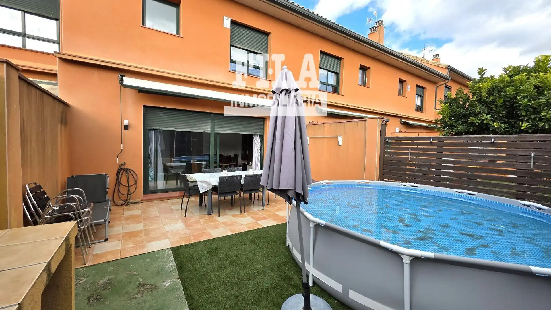 Piscina de Casa adosada en venda en El Vendrell amb Calefacció, Terrassa i Traster
