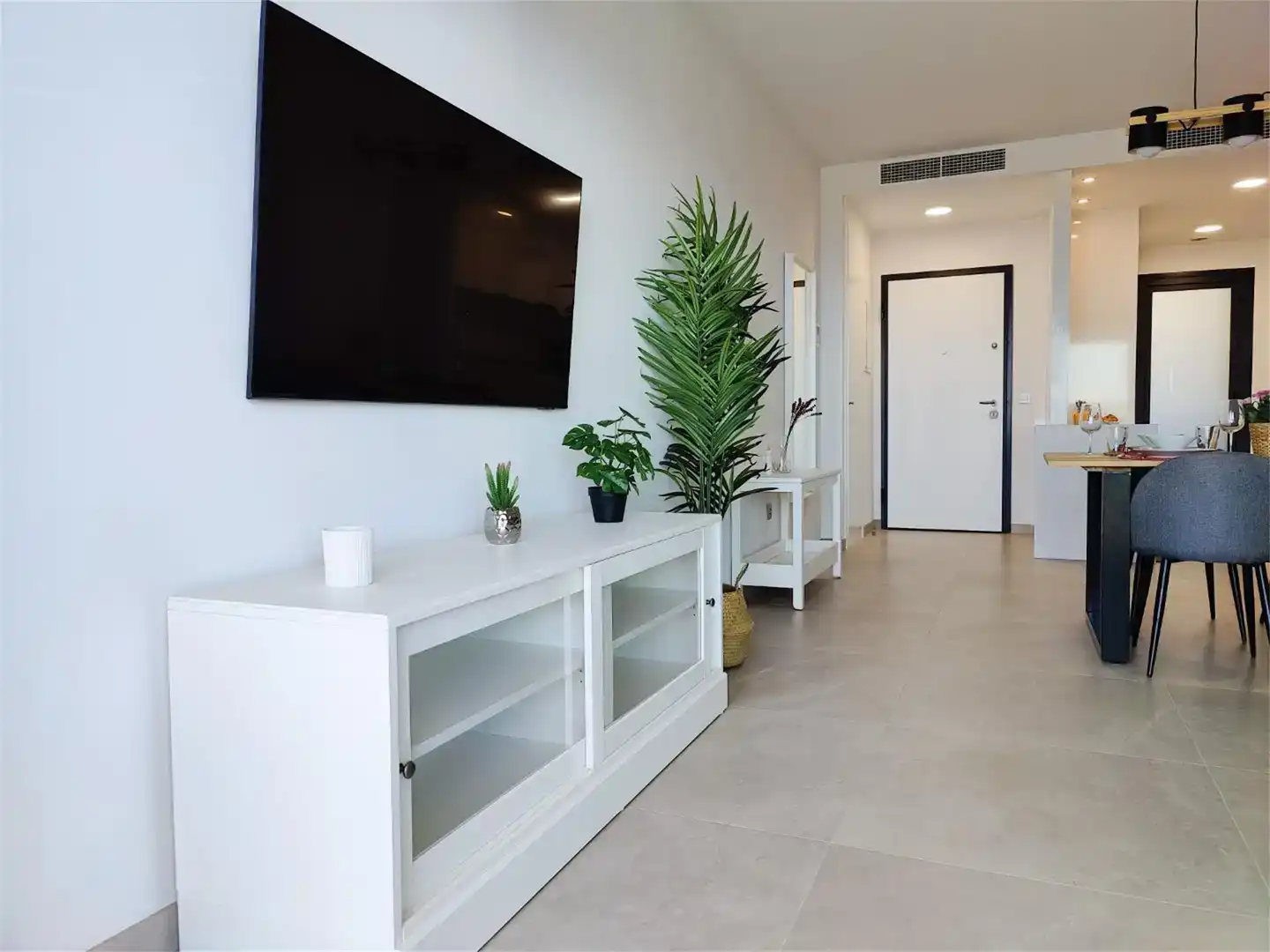 Sala d'estar de Pis de lloguer en Benidorm amb Aire condicionat i Piscina
